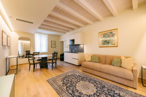 Le Finestre su Via Mazzini – Palazzo Confalonieri da Lisca